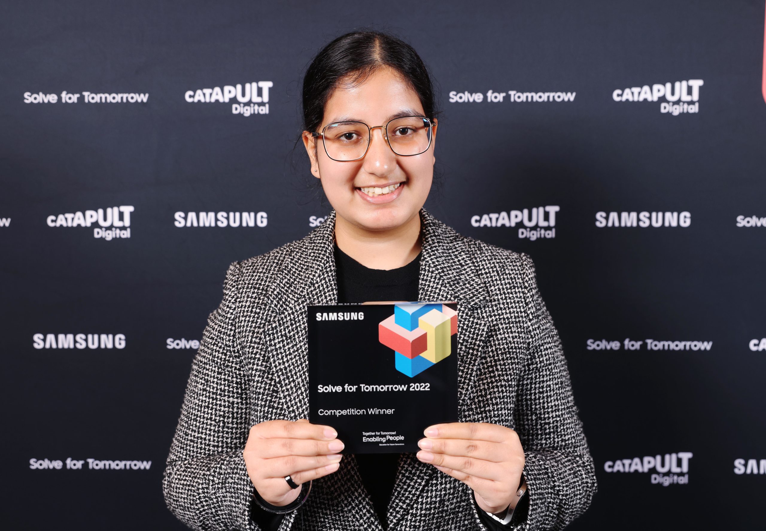 Ramneek holding her award