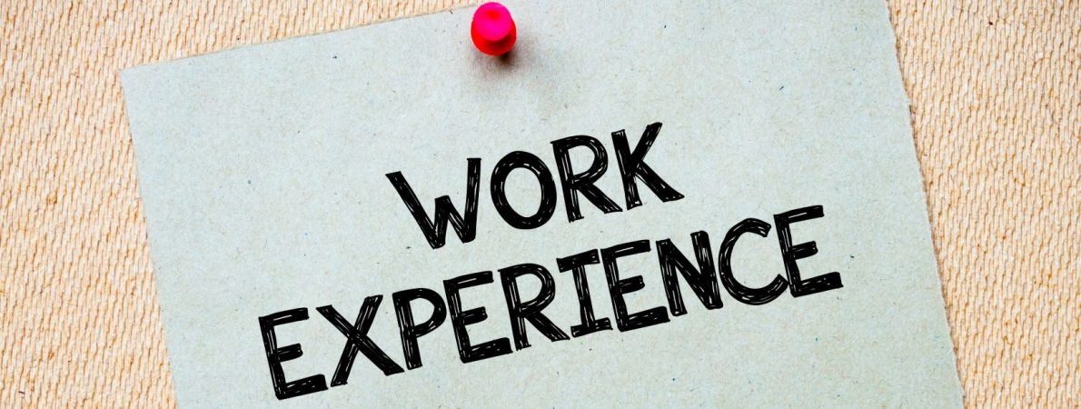 A paperenote pinned on a board that says 'Work experience'