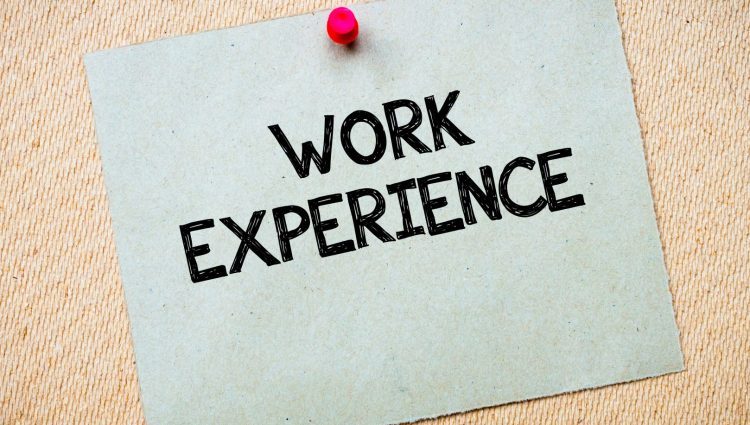 A paperenote pinned on a board that says 'Work experience'